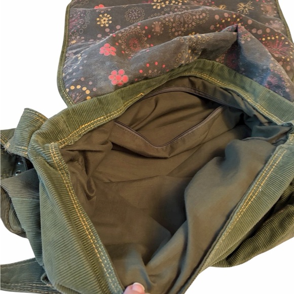 Levi’s Green Corduroy Messenger Bag-Flap style Pocket- Numerous pockets - Picture 3 of 10